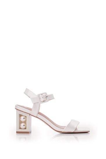 Moda in pelle white hot sale sandals