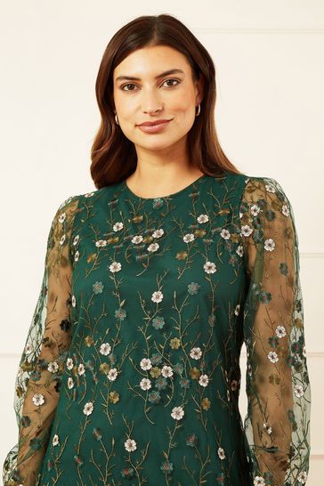 Yumi embroidered deals dress