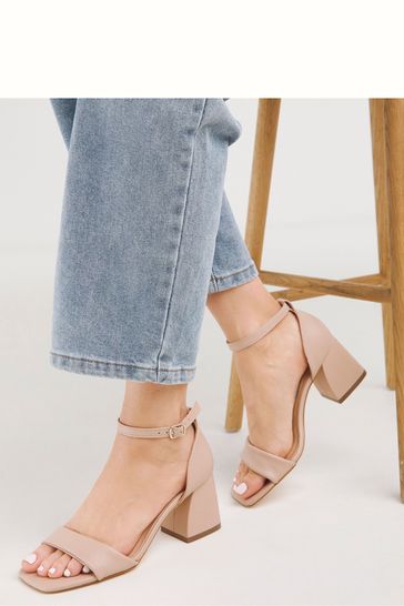 Simple hotsell nude sandals