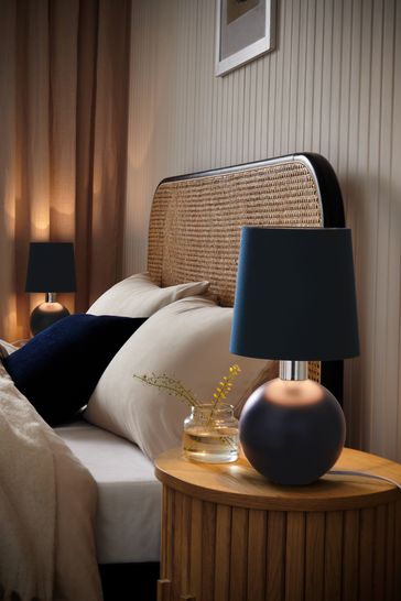 Lamp next online to bed