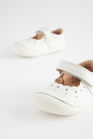 White leather discount baby shoes