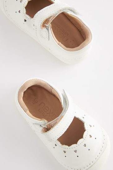 Baby girl white leather shoes 2025