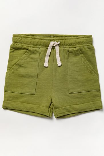 Green shorts sales blue shirt