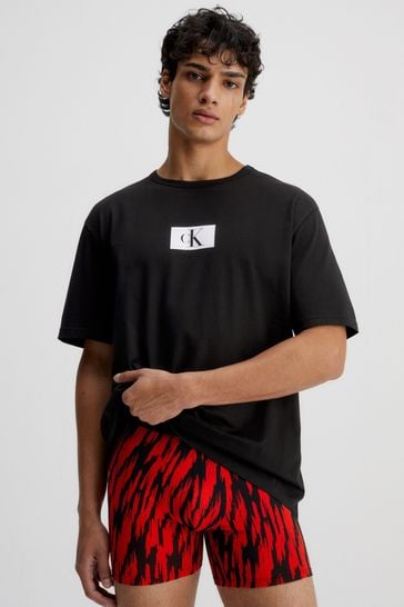 Kaufen Sie Calvin Klein T-Shirt mit Rundhalsausschnitt, Schwarz bei Next  Deutschland