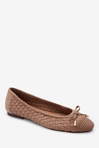 tan ballerina pumps