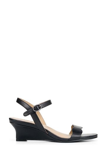 Naturalizer black wedge sandals 2025