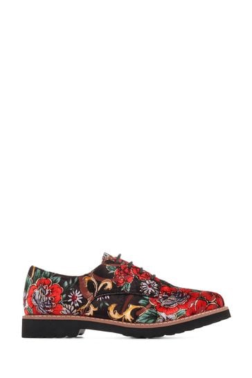 Pavers online red shoes