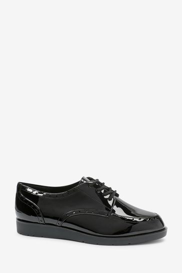 Patent shoes shop with bow