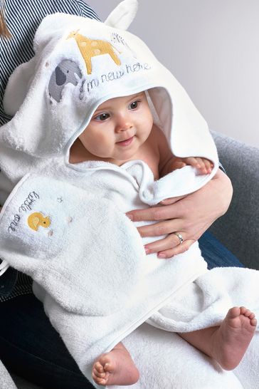 Baby towel with hood outlet