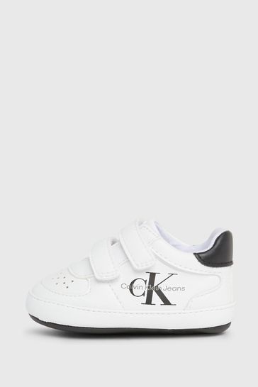 Newborn on sale white shoes