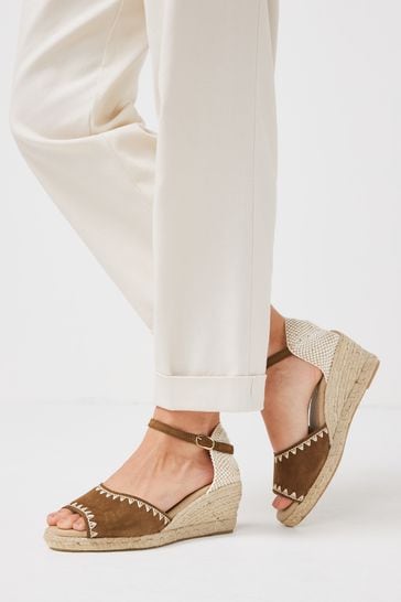 Tan Brown Forever Comfort® Leather Whipstitch Wedges