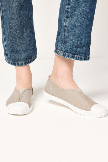 Cream store canvas shoes