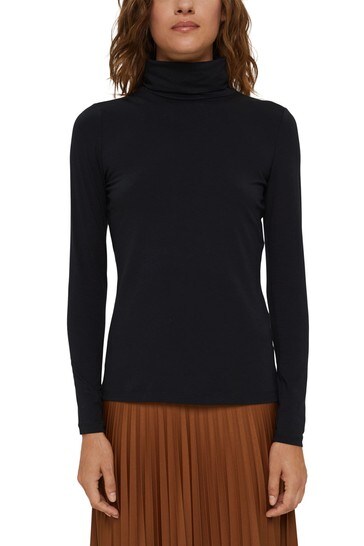 Black roll on sale neck t shirt