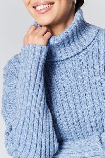 Blue roll shop neck