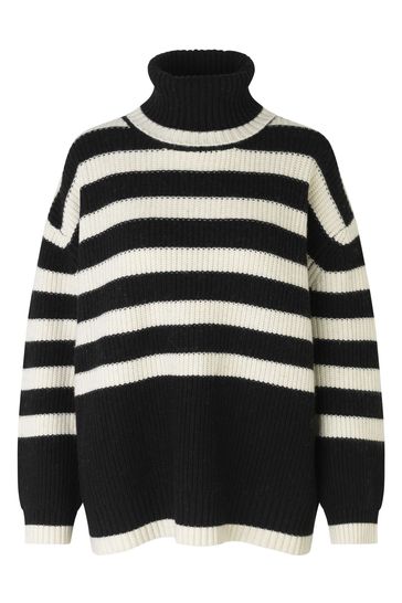 Black and top white knit jumper