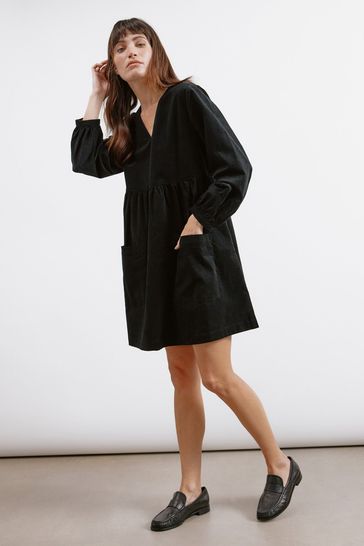 Short black dress with pockets online