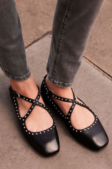 Next black pumps 2025