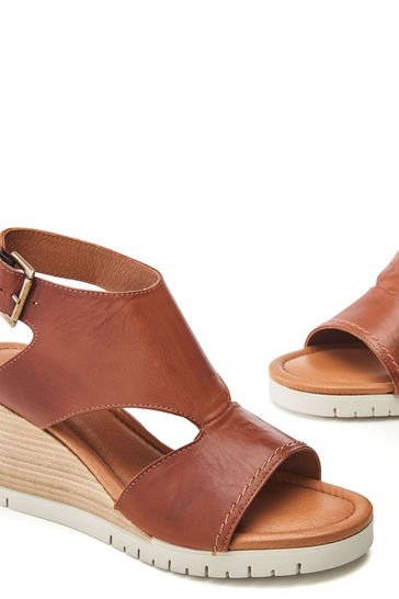 Moda in pelle rivel wedge sandal 2025