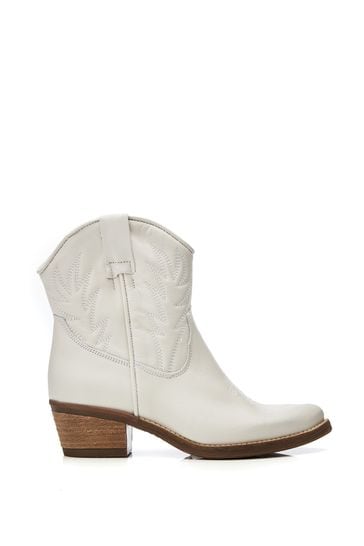White boots hotsell next