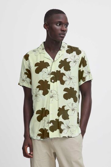 Camisa de manga corta verde con estampado floral