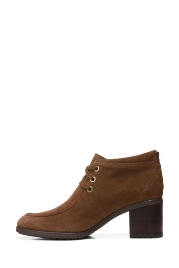 Naturalizer 2025 suede shoes