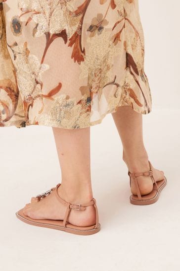 Nude sandals hot sale flats