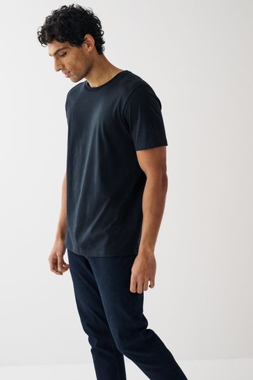 Navy blue t shirt with black jeans new arrivals