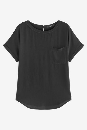 Black shop pocket tee
