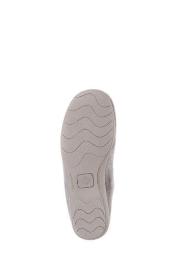 Pom pom slippers next outlet