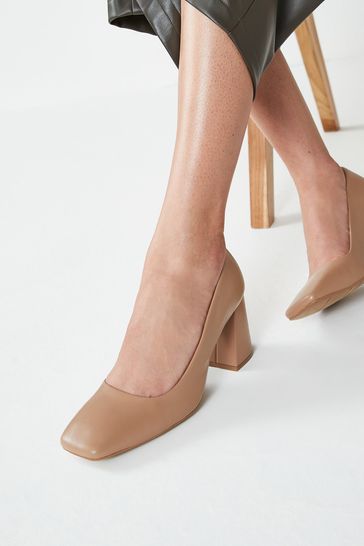 Square toe store block heel