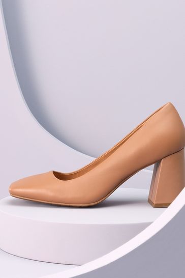 Square toe 2025 block heel shoes