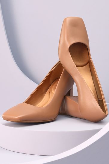 Block heel shop closed toe pumps