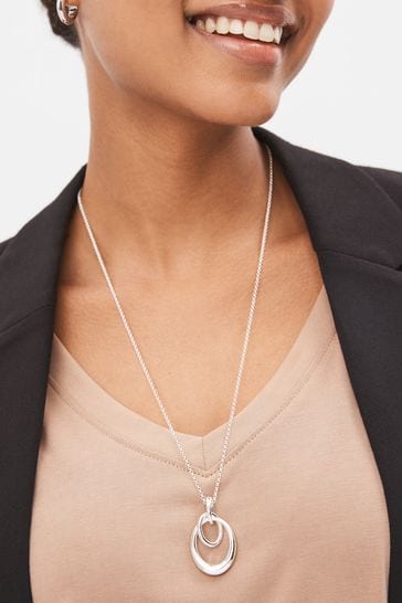 Silver Tone Interlocking Circle Pendant Necklace