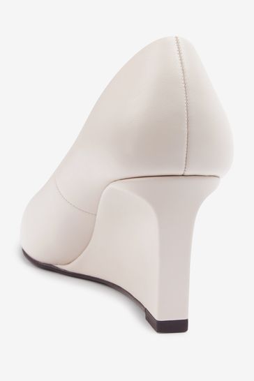 Pointed toe hot sale wedge shoes
