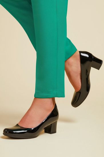 Classic black top court shoes