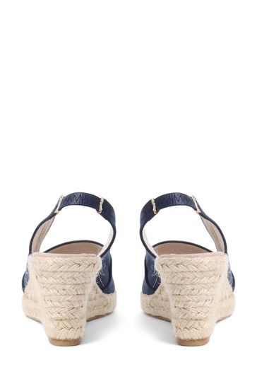 Pavers closed toe sandals deals