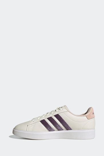 Adidas shoes on court online