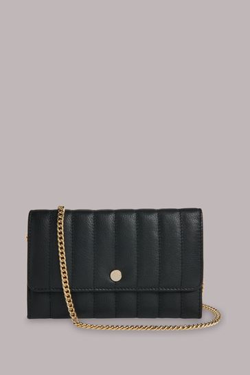 Black quilted bag with gold chain discount