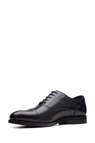Clarks cap deals toe shoes