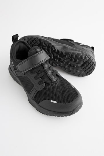 Black sports trainers 2025