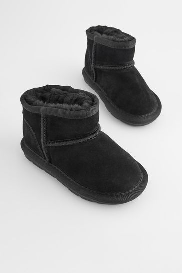 Black suede hotsell pull on boots