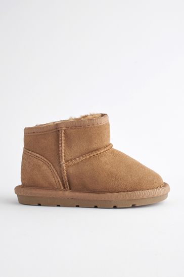 Pull on on sale fur boots