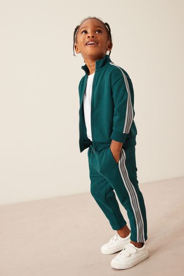 Green tracksuit 2025