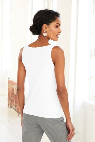 White square outlet neck vest
