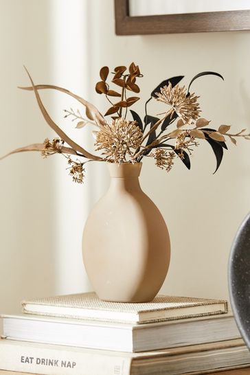 Artificial dried outlet flowers