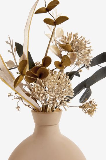 Artificial dried outlet flowers