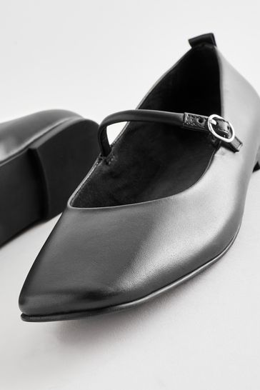 Black leather sale flat shoes