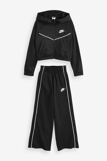 Nike tracksuit outlet with shorts