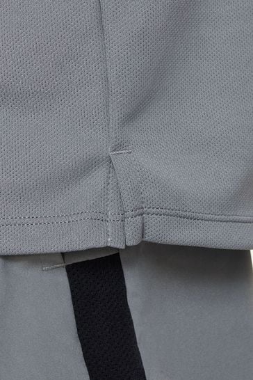 Nike grey sales t shirt
