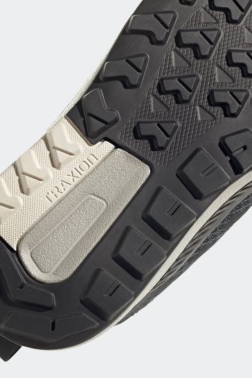Adidas traxion trainers outlet